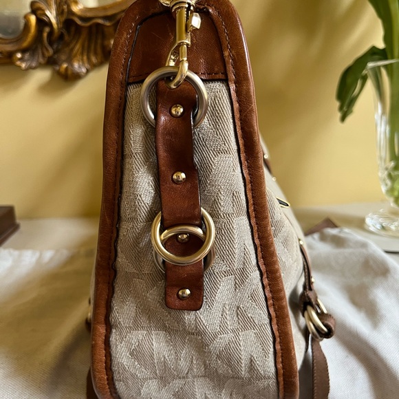 Vintage Michael Kors classic HoBo bag. - Picture 2 of 9